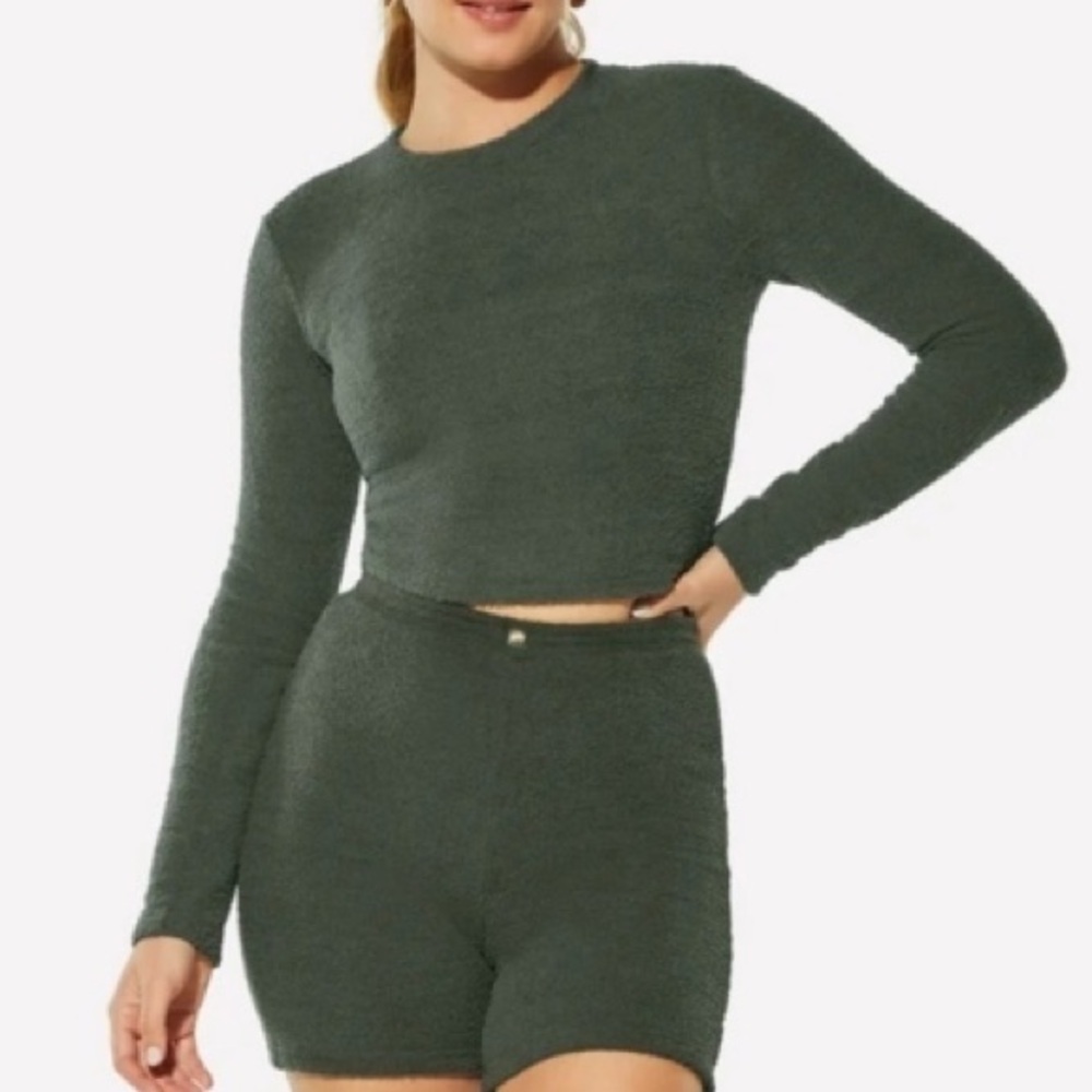 Fabletics Yitty Pet Me Crewneck Top NWT - Picture 3 of 8